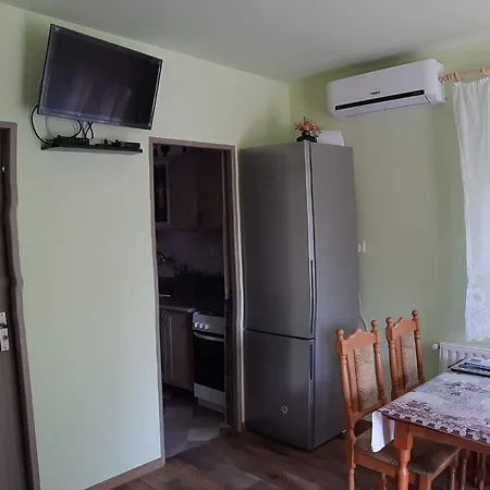 Rozsa Apartment *
