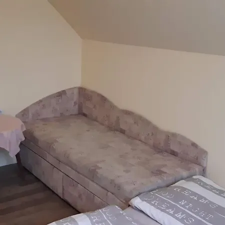 Rozsa Apartment *