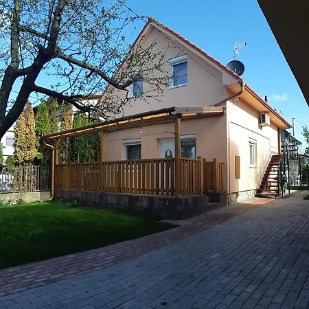 Rozsa Apartment