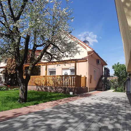 Rozsa Apartment